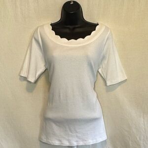 A-190 Kim Rogers White Scallop neckline Short Sleeve Pullover Blouse Size S